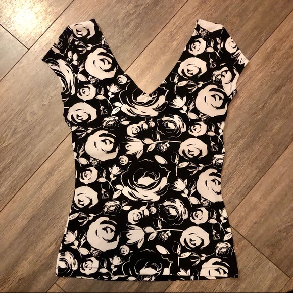 White House Black Market Floral Printed blouse - Picture 5 of 5